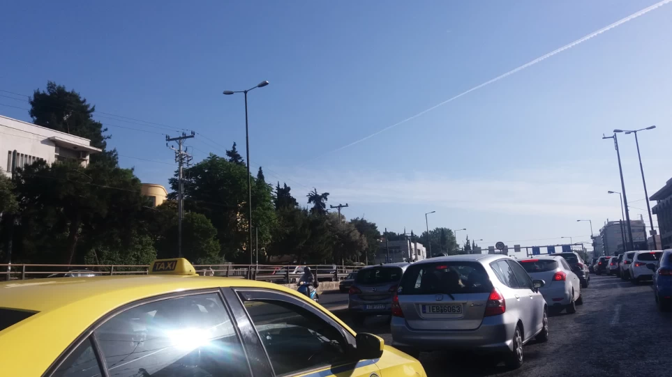 Αθηνών Λαμίας: Τροχαίο προκάλεσε τεράστιο μποτιλιάρισμα